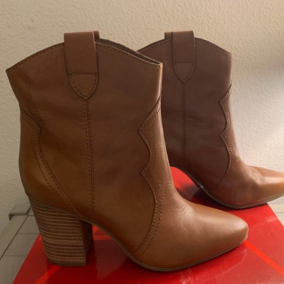 aerosoles lincoln square ankle boot